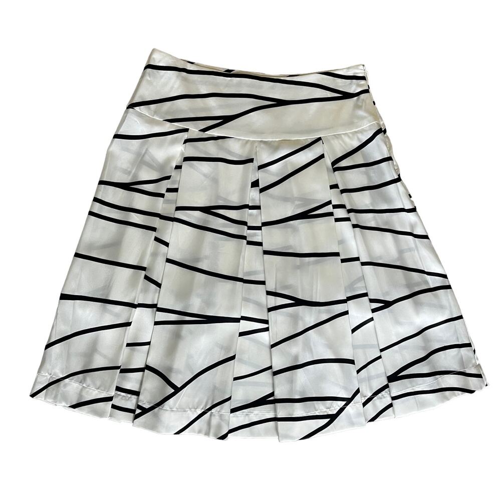 VERTIGO PARIS Lines White Black Abstract Pleats A-Line Skirt Women's Size 8 NWT